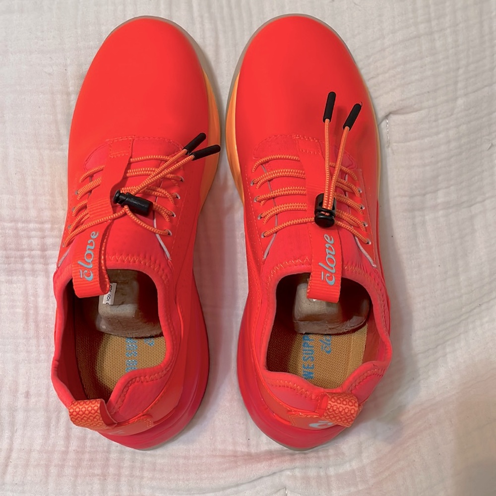NWOB! Clove Classic “COMET” Healthcare Shoes W8